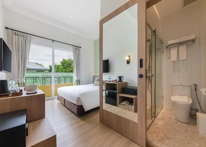 Upstairs At Ton Ton 3*
