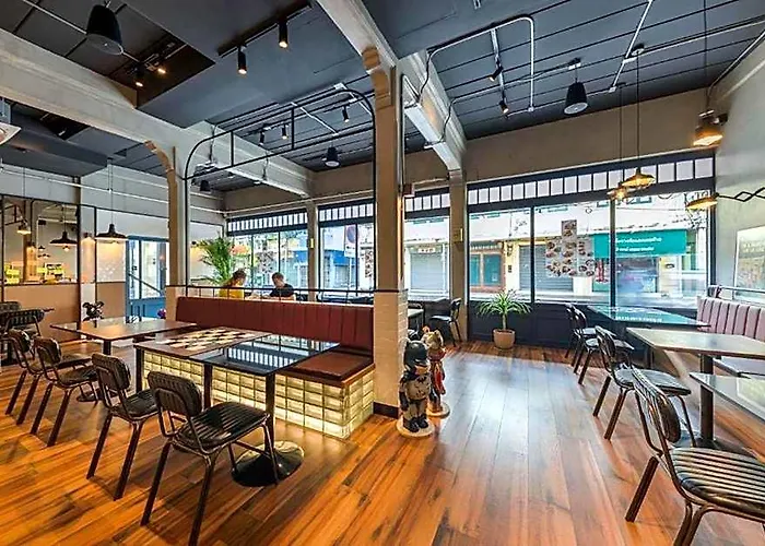 Upstairs At Ton Ton 호텔 방콕