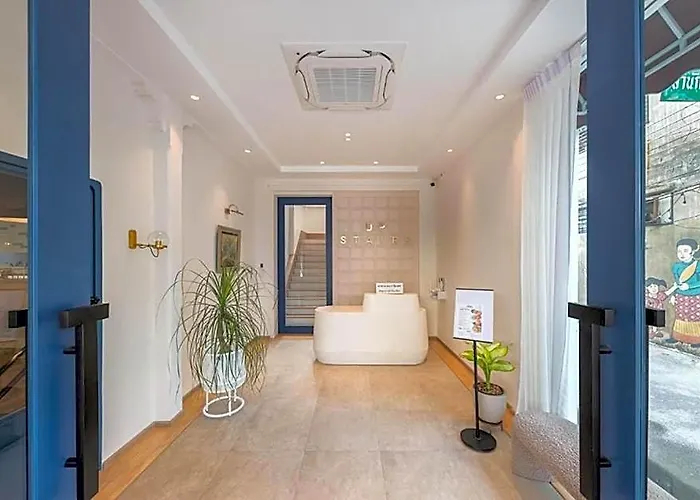 Upstairs At Ton Ton 3* 방콕