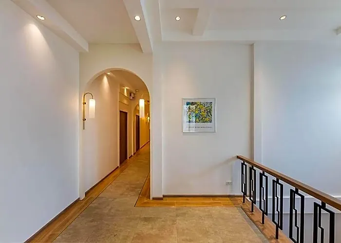 Upstairs At Ton Ton 3*
