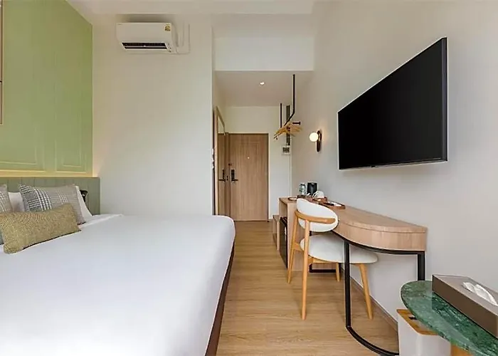 Upstairs At Ton Ton 3*
