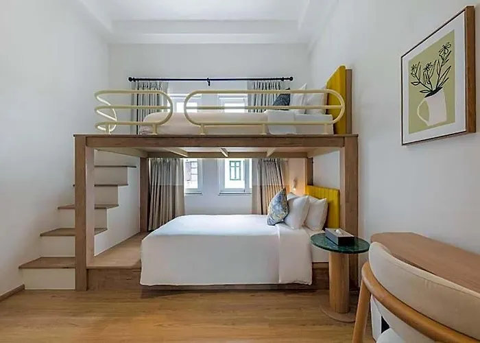 Upstairs At Ton Ton 3*