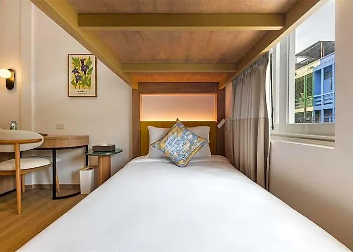 Upstairs At Ton Ton 3*